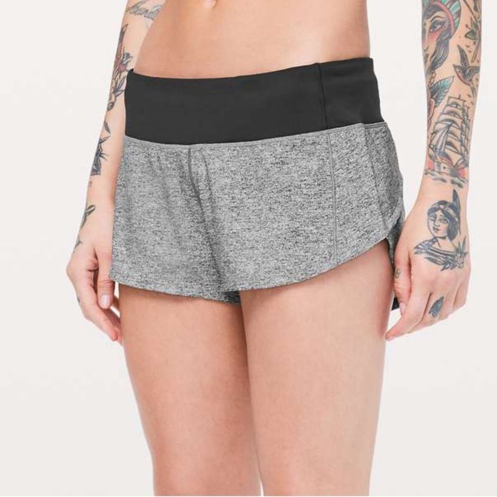 Lululemon Speed Up Short *2.5"
In Heather Lux Multi Black / Black Size 10